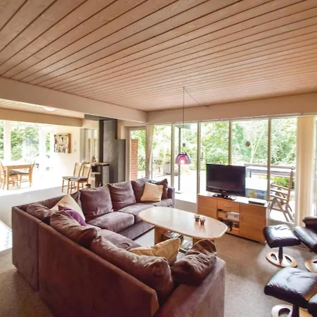 Three-bedroom Holiday In 펜션