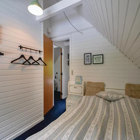 Three-bedroom Holiday In 펜션 *
